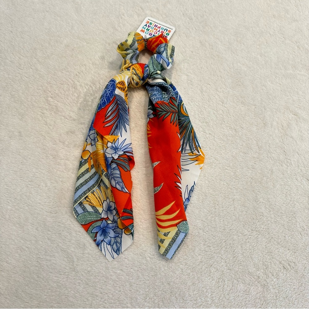 NWT Marta Scrunchie Bow Blue and Red Hawaiian Hair Tie